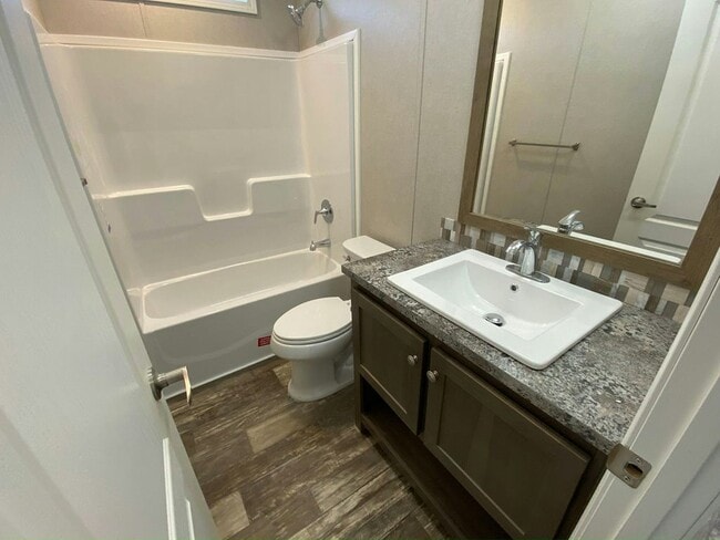 Building Photo - 131 Zimmer Dr W