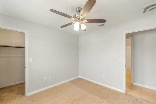 Building Photo - 314 Foxglove Dr