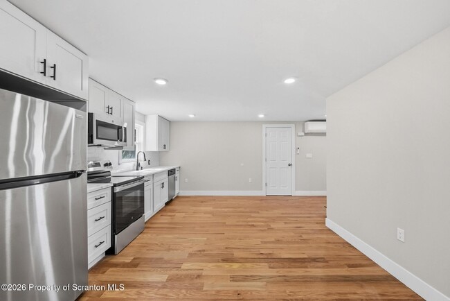 Building Photo - 305 Parsonage St