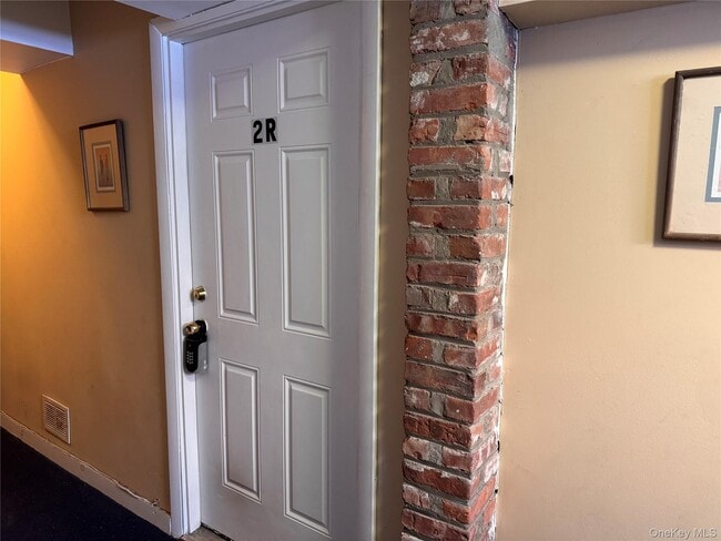 Building Photo - 175 Main St