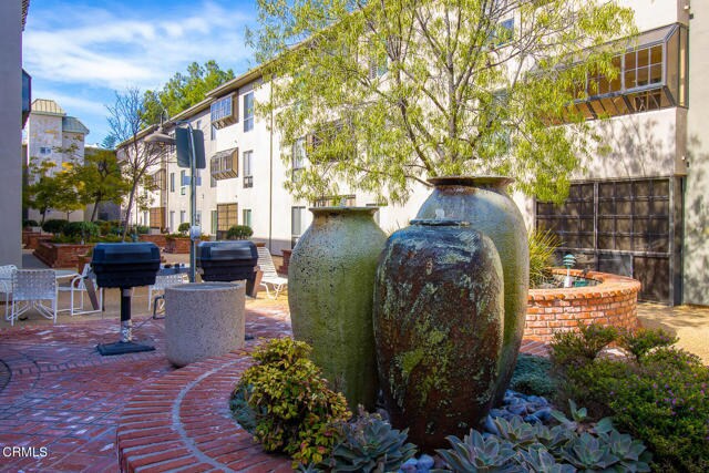 Building Photo - 330 S Mentor Ave