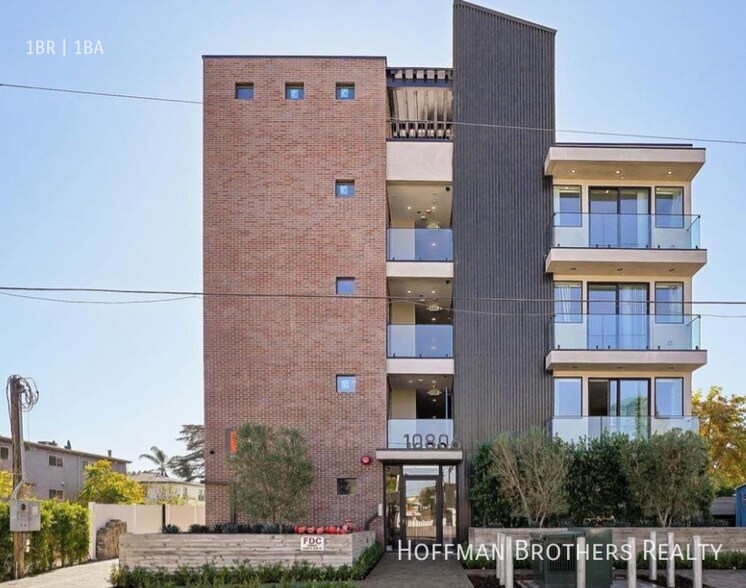 Building Photo - 10806 Blix St