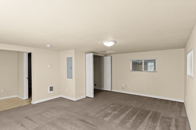Building Photo - Single Family Ranch