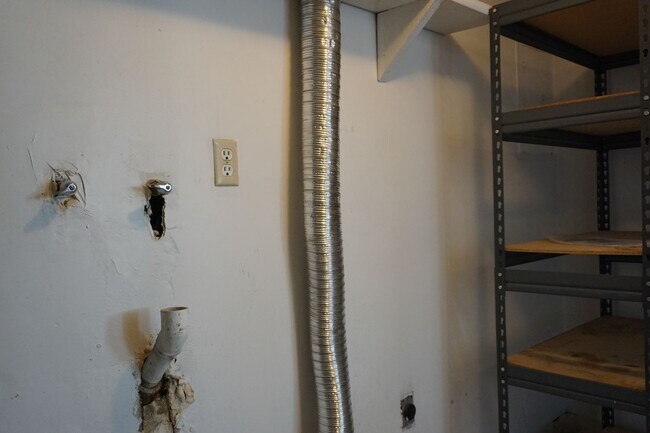 Building Photo - 117 W 250 N