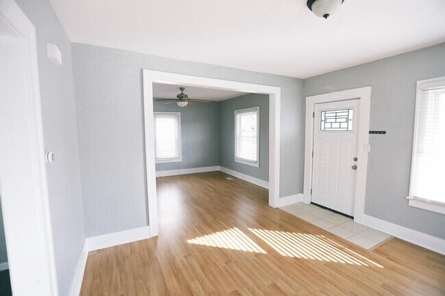 Building Photo - 829 Flat St NE