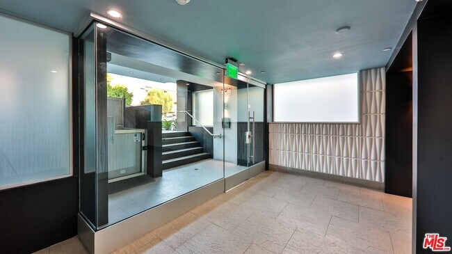 Building Photo - 5143 White Oak Ave