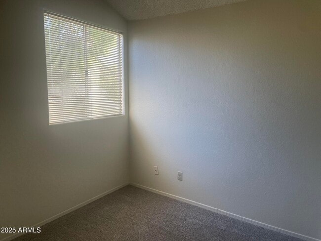 Building Photo - 441 S Maple