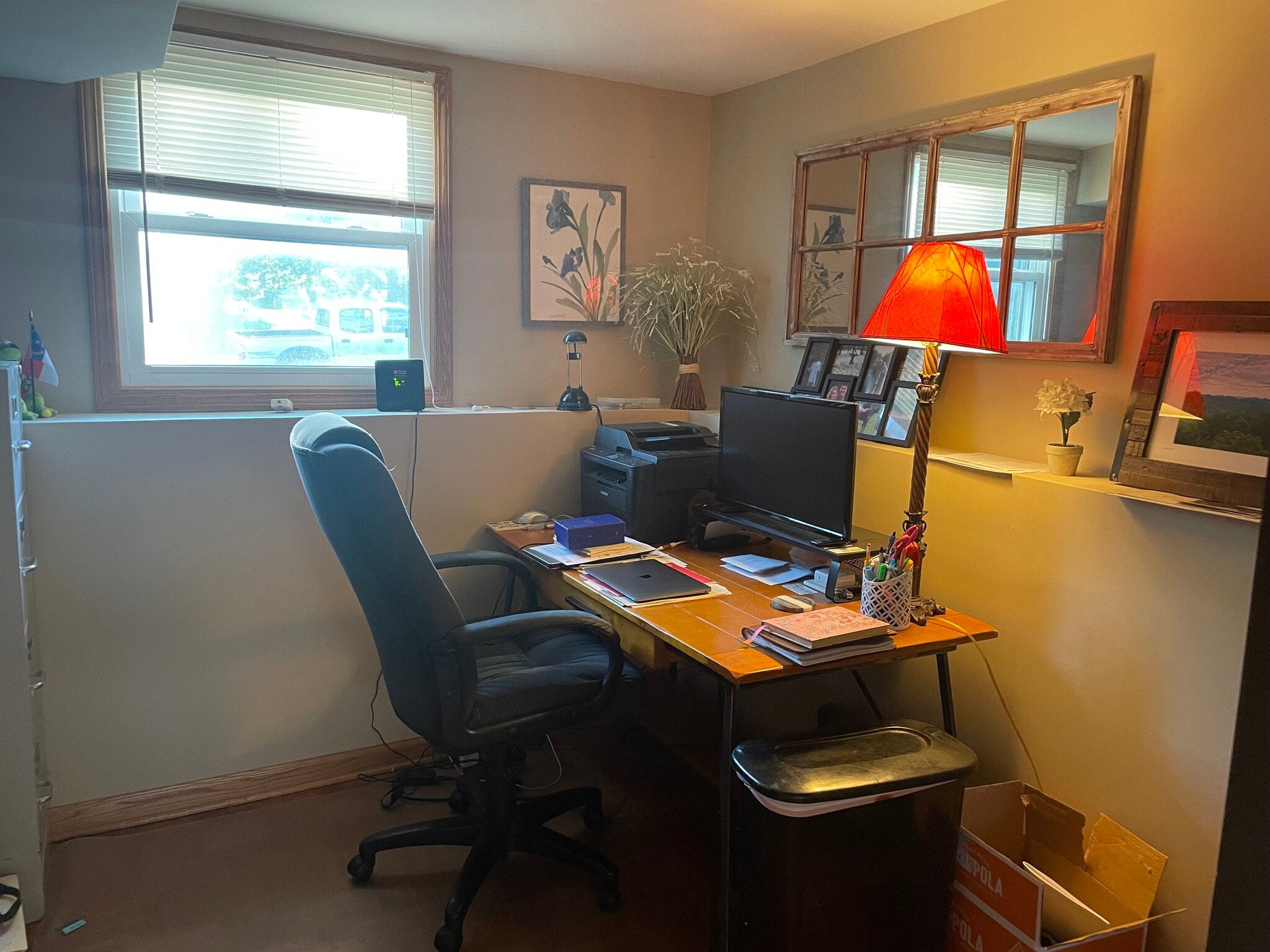 OffIce - 10909 Russell Ave S