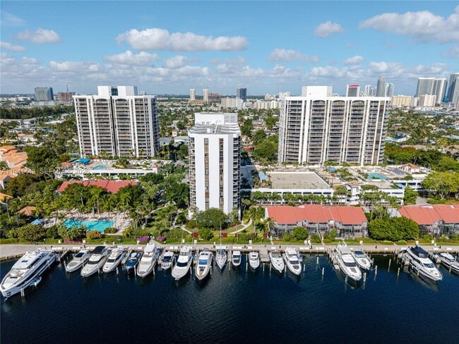 Building Photo - 3598 Yacht Club Dr