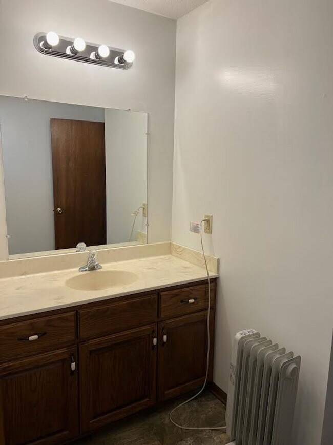 Building Photo - 219 W Market St