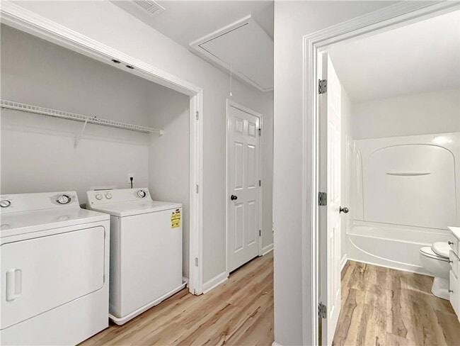 Building Photo - 1645 Southgate Mill Dr