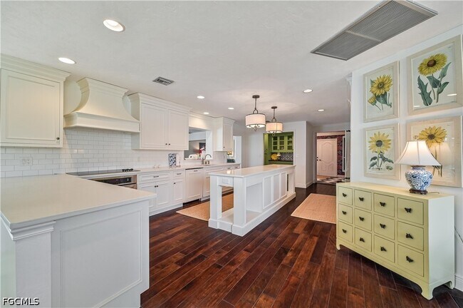 Building Photo - 28503 La Pluma Way