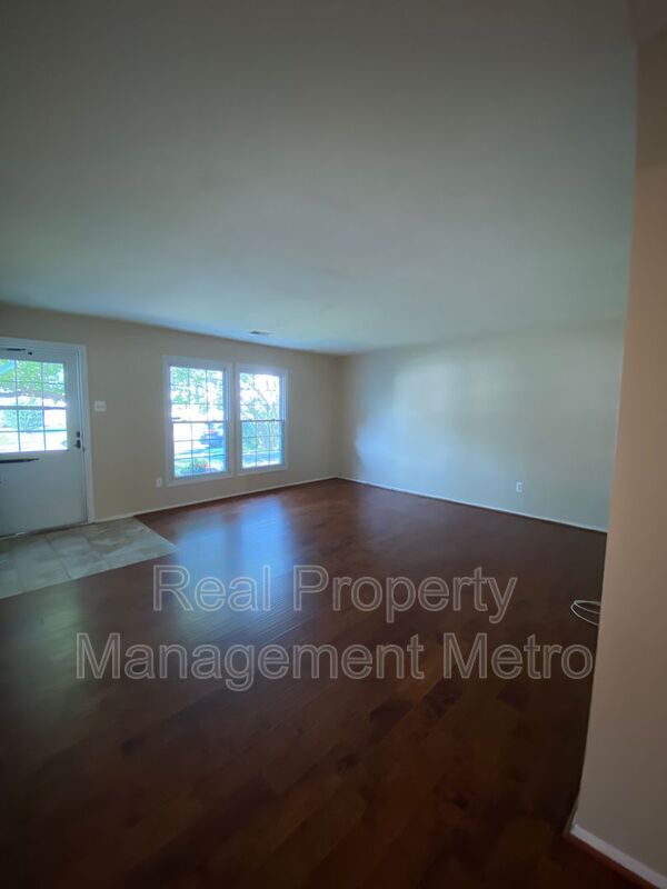 Building Photo - 1902 Stone Hearth Ct