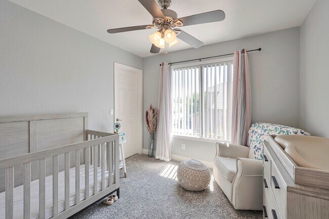 Building Photo - Your Spacious DREAM Home in The Heart of Gilbert!