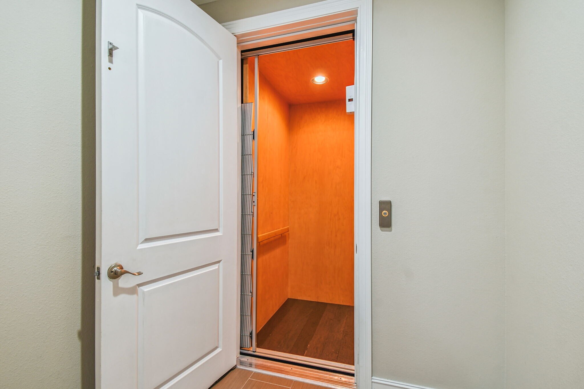 Building Photo - 622 S Matanzas Ave