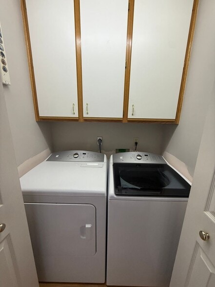 Building Photo - 5018 Goldfinch Ln