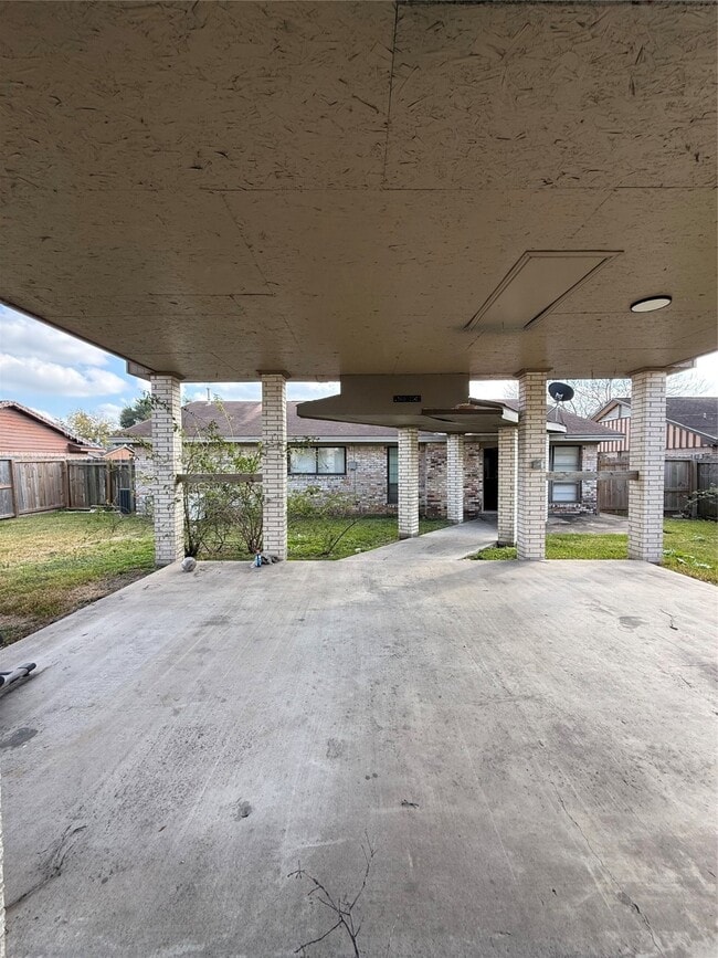 Building Photo - 13319 Forest Knoll St