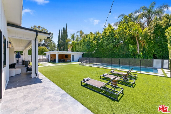 Building Photo - 5911 Beckford Ave