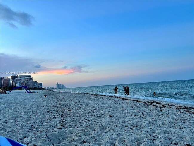 Building Photo - 9172 Collins Ave