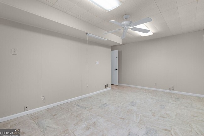 Building Photo - 2958 Harcourt Dr