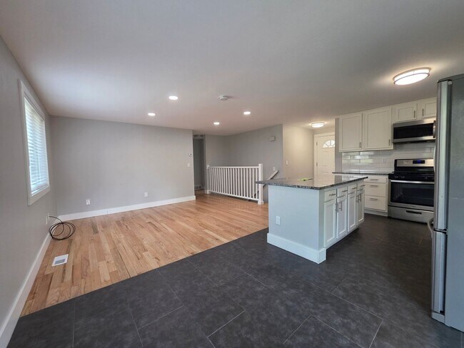 Building Photo - AVAILABLE NOW!! 4-Bedroom, 3-Bathroom Home Nestled in the Cotton Creek Neighborhood!