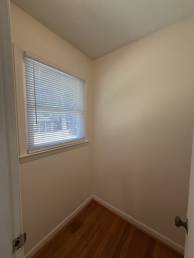 Building Photo - 1008 W Arlington Blvd