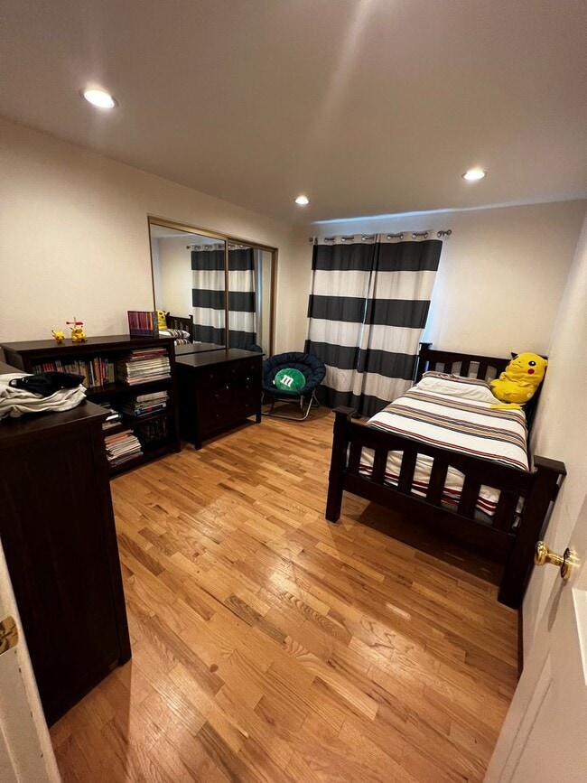 Building Photo - CLICK "REQUEST A TOUR" NOW!