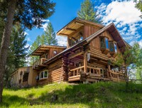 Building Photo - Beautiful Log Cabin in Condon