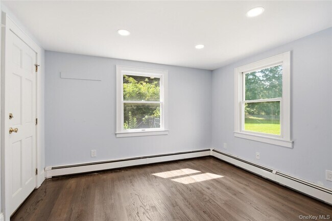 Building Photo - 3 Farmwoods Ln