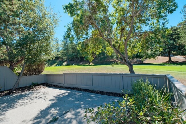 Building Photo - Spacious 3 Bedroom 2 Bath townhome for ren...