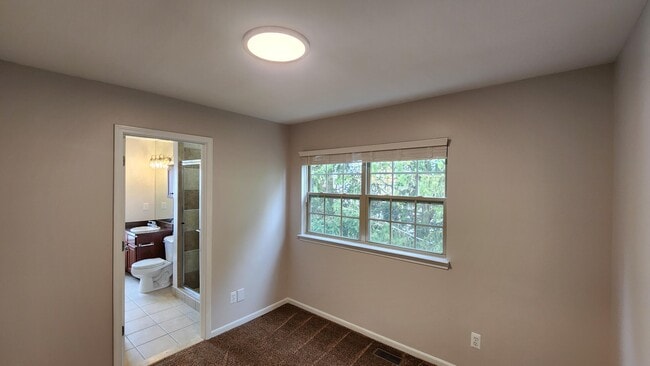 Building Photo - 1574 Kessler Ave