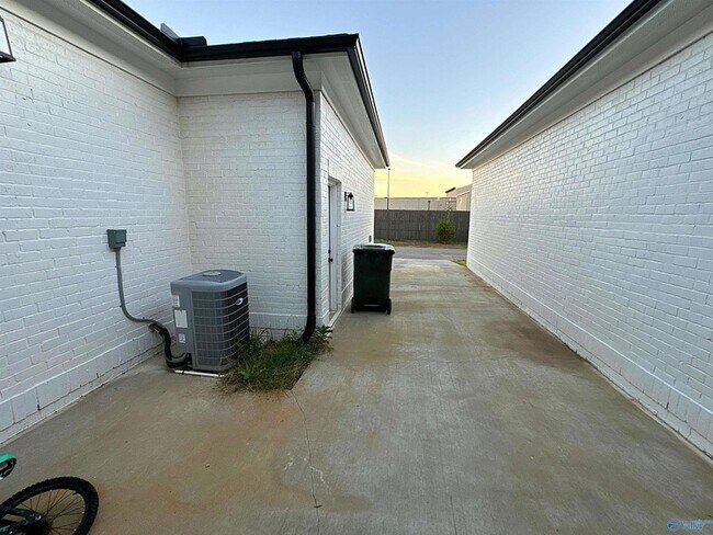 Building Photo - 322 Hay Rake Dr