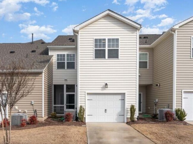 Building Photo - Fabulous 3 bedrm Townhome with office & ga...