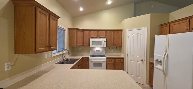 Building Photo - 2903 N Rough Stone Way