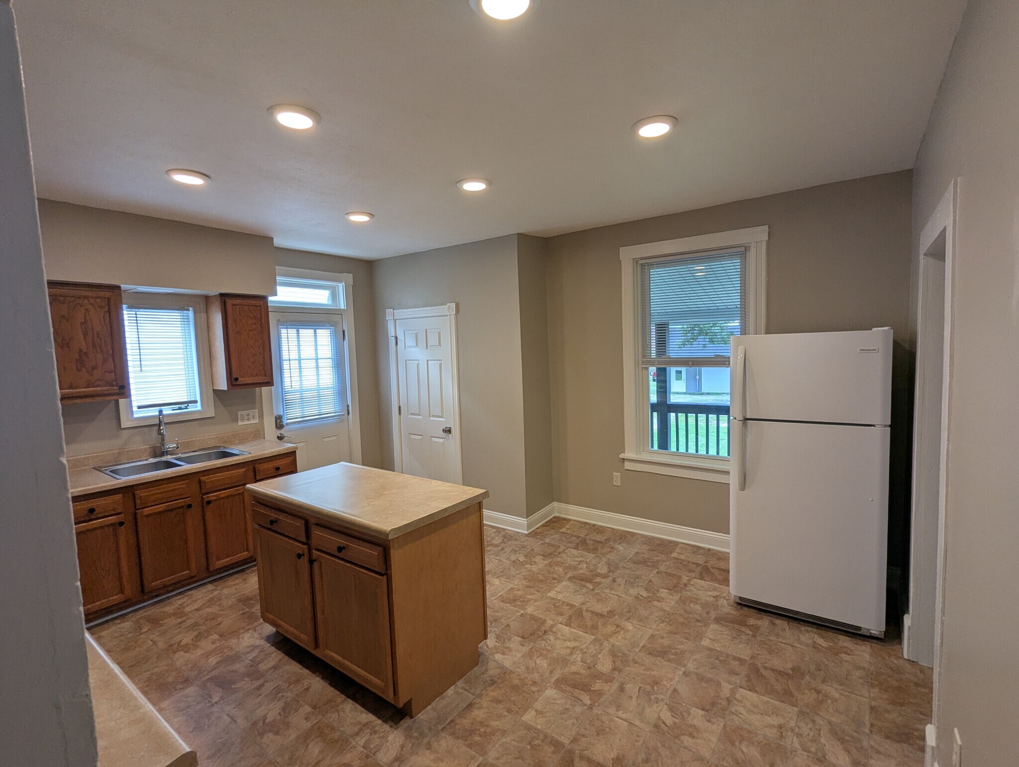 Kitchen - 321 Howard St