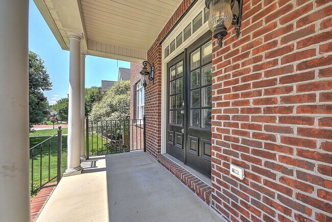 Building Photo - 9 Wayland Ct