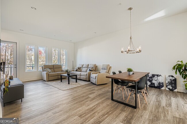 Building Photo - 1251 Chelsea Cir NW