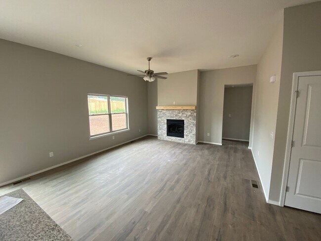 Building Photo - Comfortable four-bedroom home.