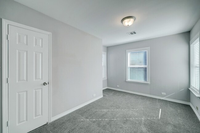 Building Photo - 17 Estelle St