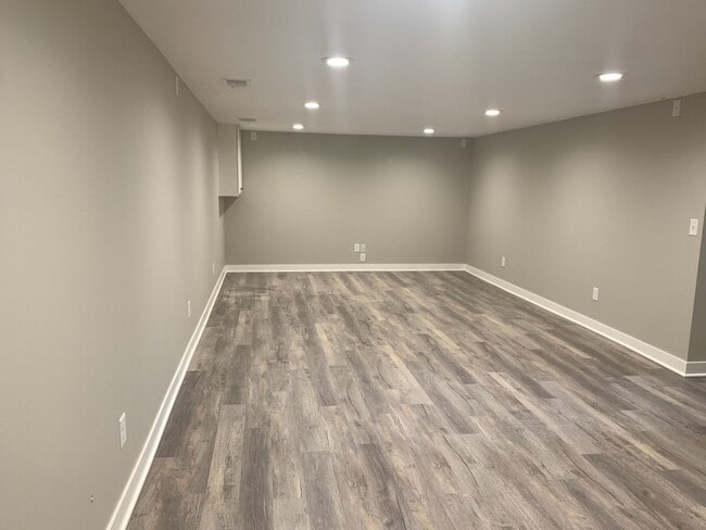 Building Photo - Completely remodeled 4 bedroom home! Hudsonville Schools