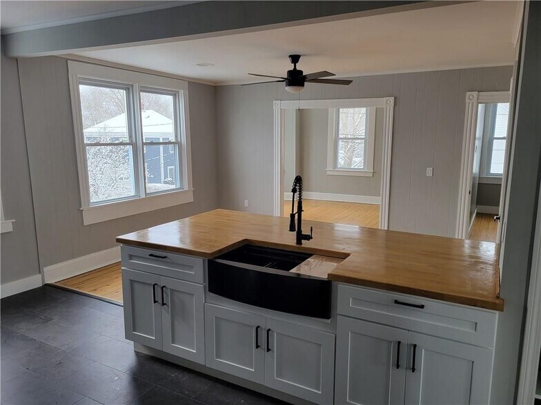 Building Photo - 13 Livingston Pl