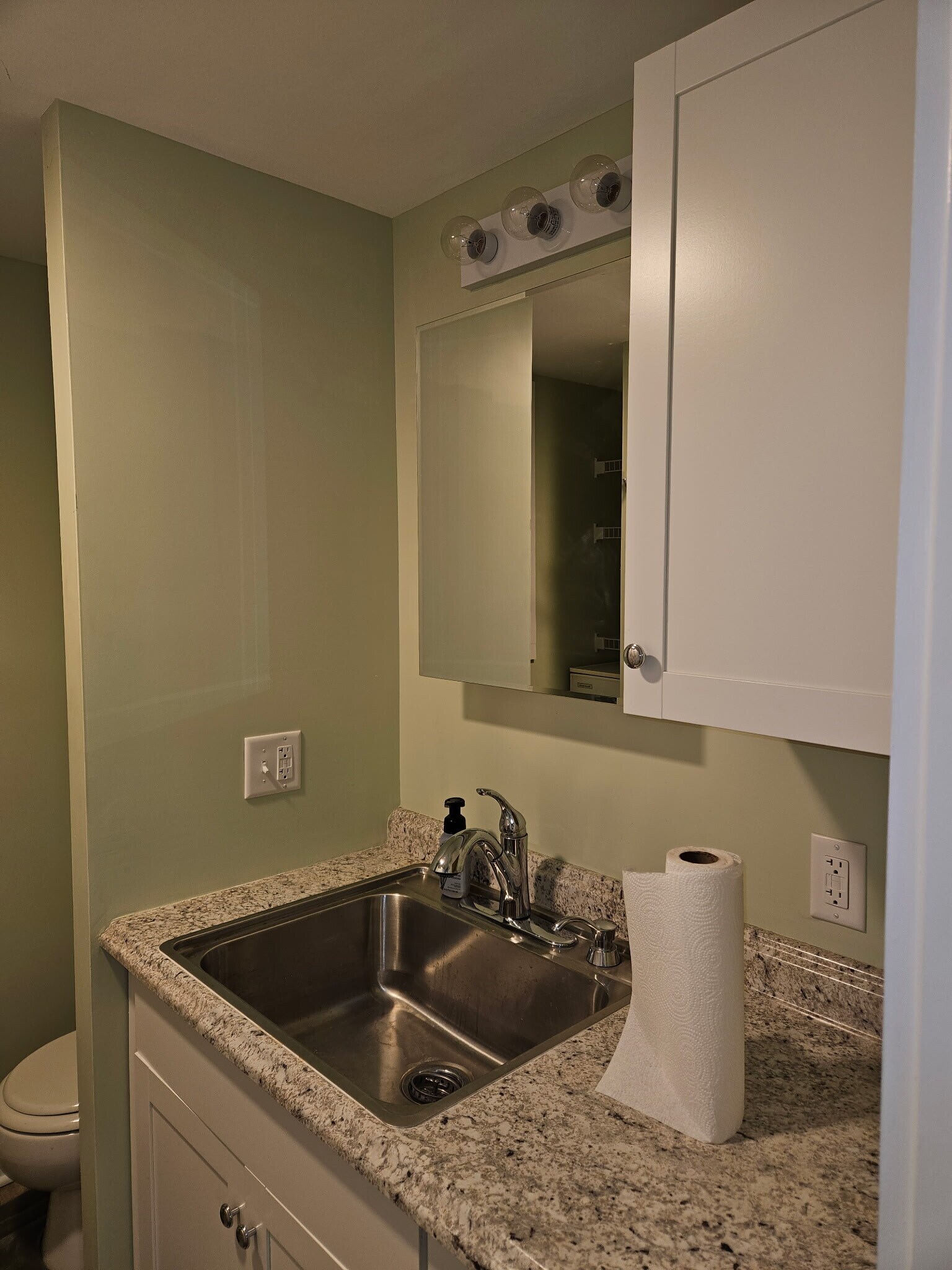 Building Photo - 1039 Clay Ave