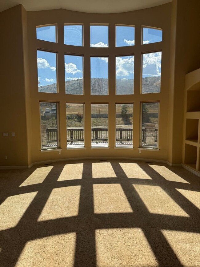 Building Photo - 7000 square foot, 6 bedroom, 5 1/2 bath ex...