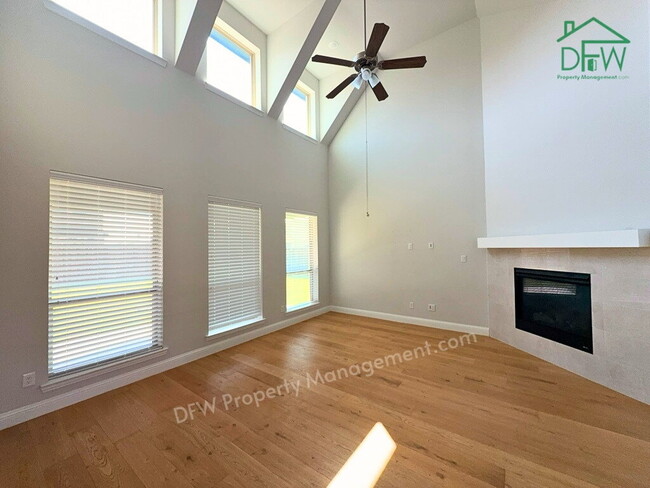 Building Photo - 4BR/3BA, 3,220 Sq Ft - Island Kitchen, Large Fenced Yard, Covered Patio