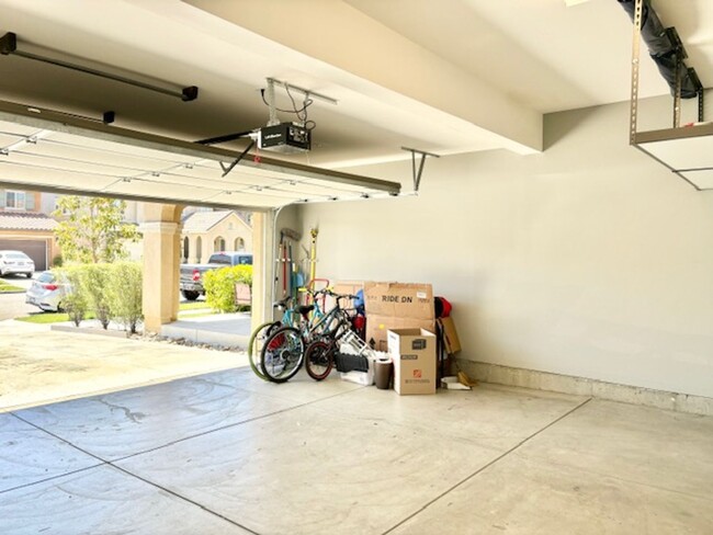 Building Photo - Riverpark | 4Bed + 3Bath | Oxnard | Whalen