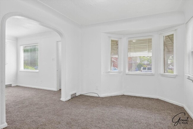 Building Photo - 3 bedroom bungalow - $1200
