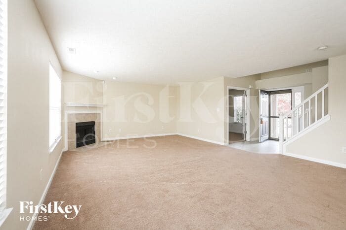 Building Photo - 10883 Ashwood Dr