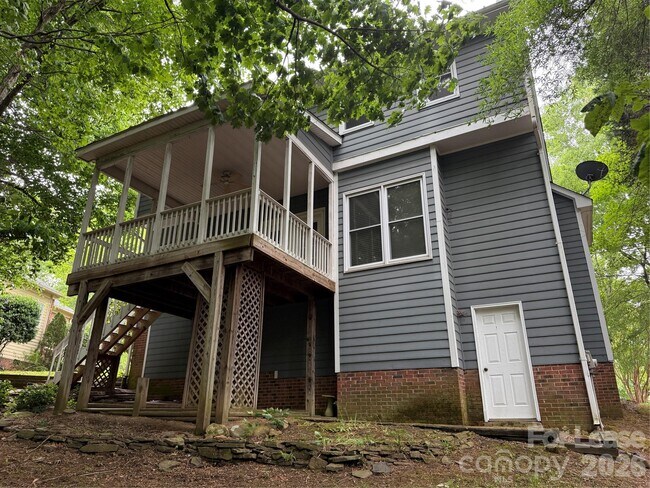 Building Photo - 9423 Fairmead Dr