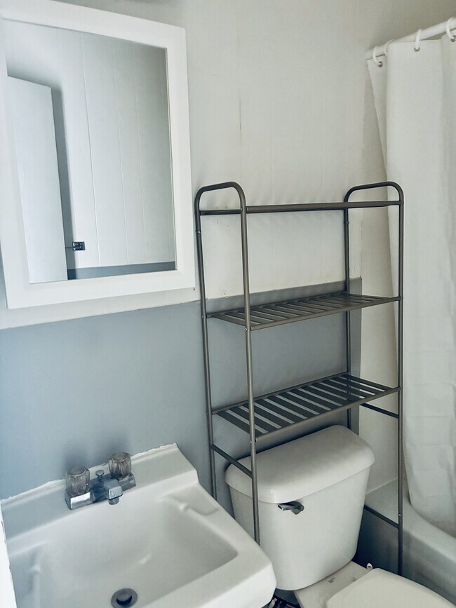 Building Photo - 1103 N 8th St