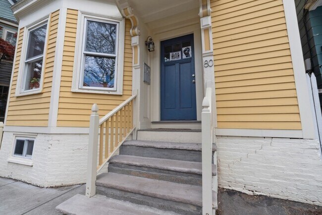 Primary Photo - 80 Kinnaird St